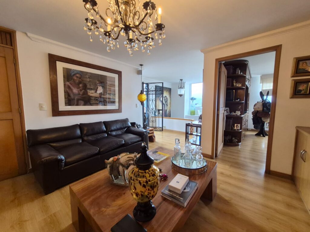 Spacious 3BR Penthouse Near Provenza With Private Terrace
