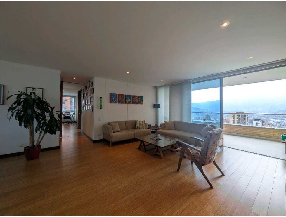Open Concept 3BR In Los Balsos, El Poblado With Panoramic Views