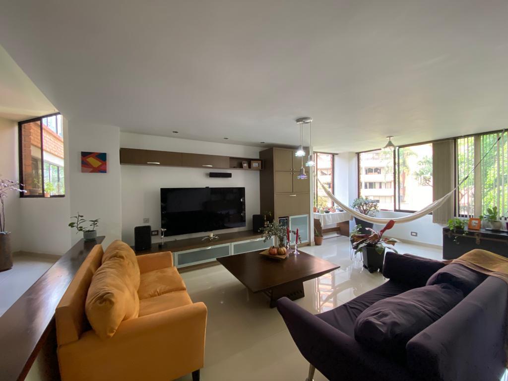 3BR Los Balsos (El Poblado) Apartment – Great Community Pool and Easy Access
