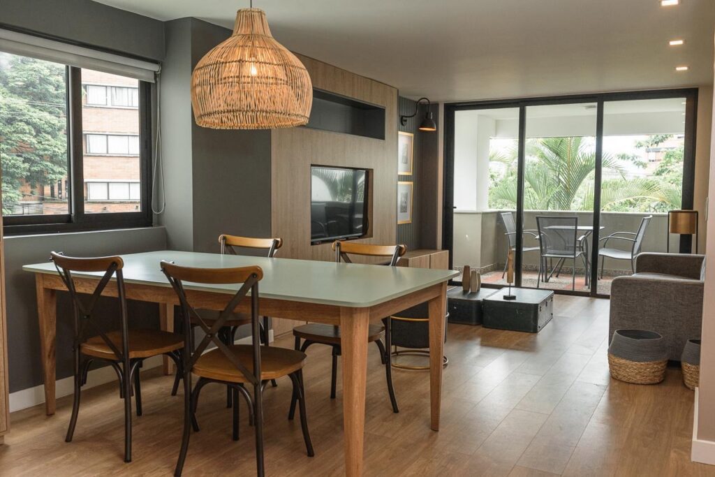 Turnkey, Modern 2BR Apartment Walkable To Provenza