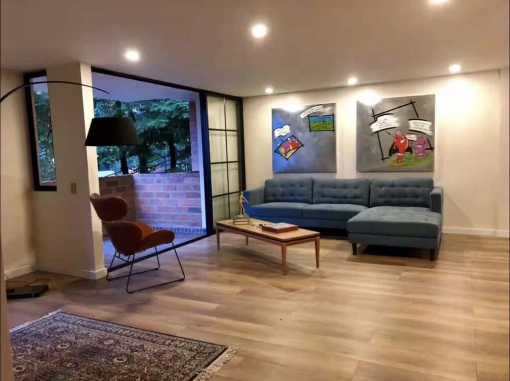 Short Term Rental, Multi-Level Residence in the Heart of Provenza