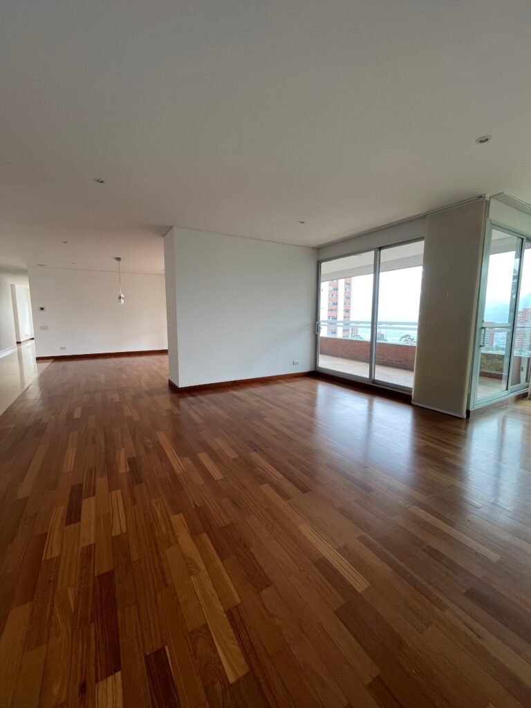 Expansive Modern Residence in the El Tesoro Sector of El Poblado