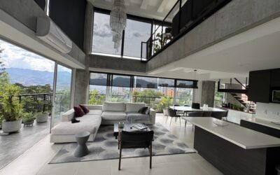 Sophisticated Three-Level Penthouse in El Poblado – Stunning Views With Private Terrace and Jacuzzi