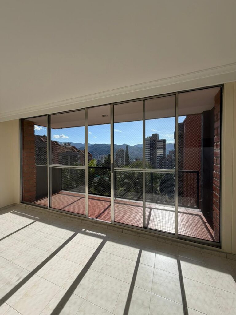Traditional 3BR Alejandria Apartment With Great Access To The Golden Mile