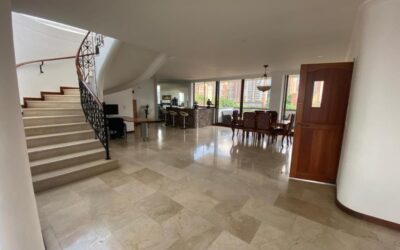 Low Cost Per M2 El Poblado Penthouse Ideal For An Upgrade