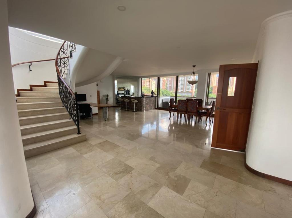 Low Cost Per M2 El Poblado Penthouse Ideal For An Upgrade
