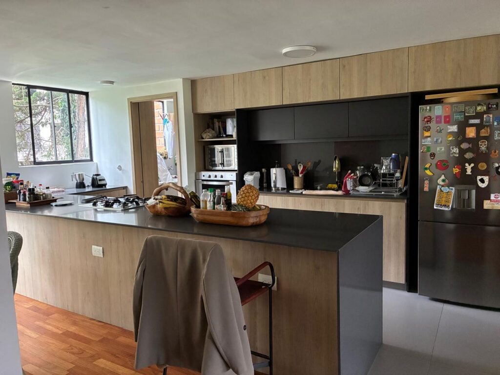 Bright, Open Concept 3BR Unit Walkable To Provenza