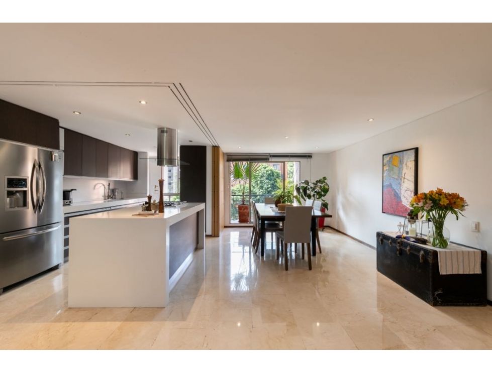Open Concept 3BR El Poblado Apartment With Access To Entertainment