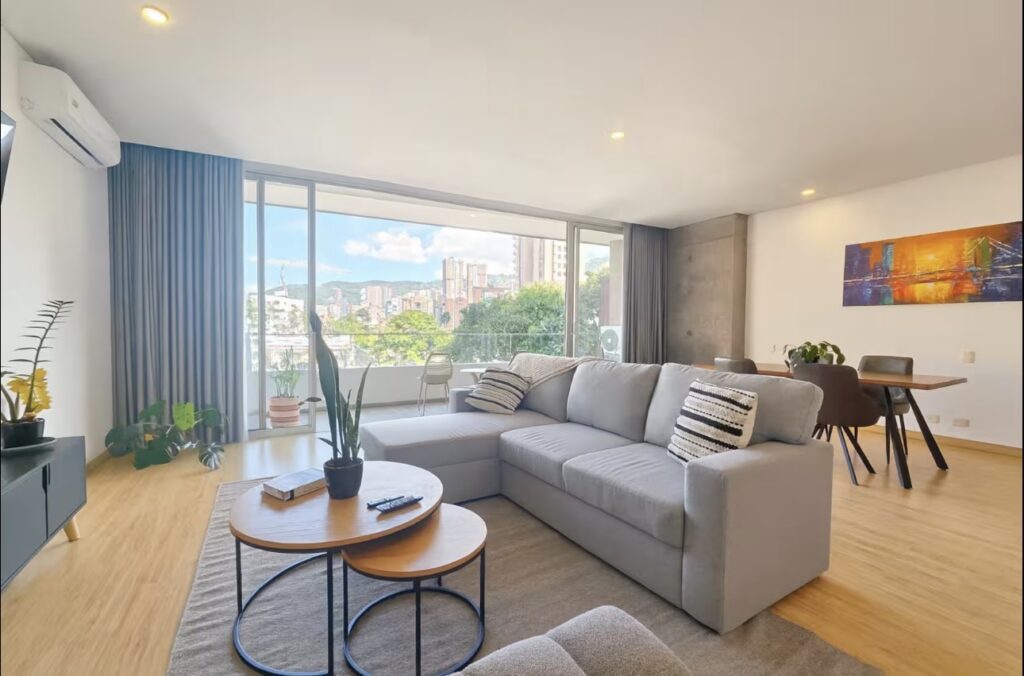 Well-Priced, 1BR Apartment in El Poblado With Stunning Views