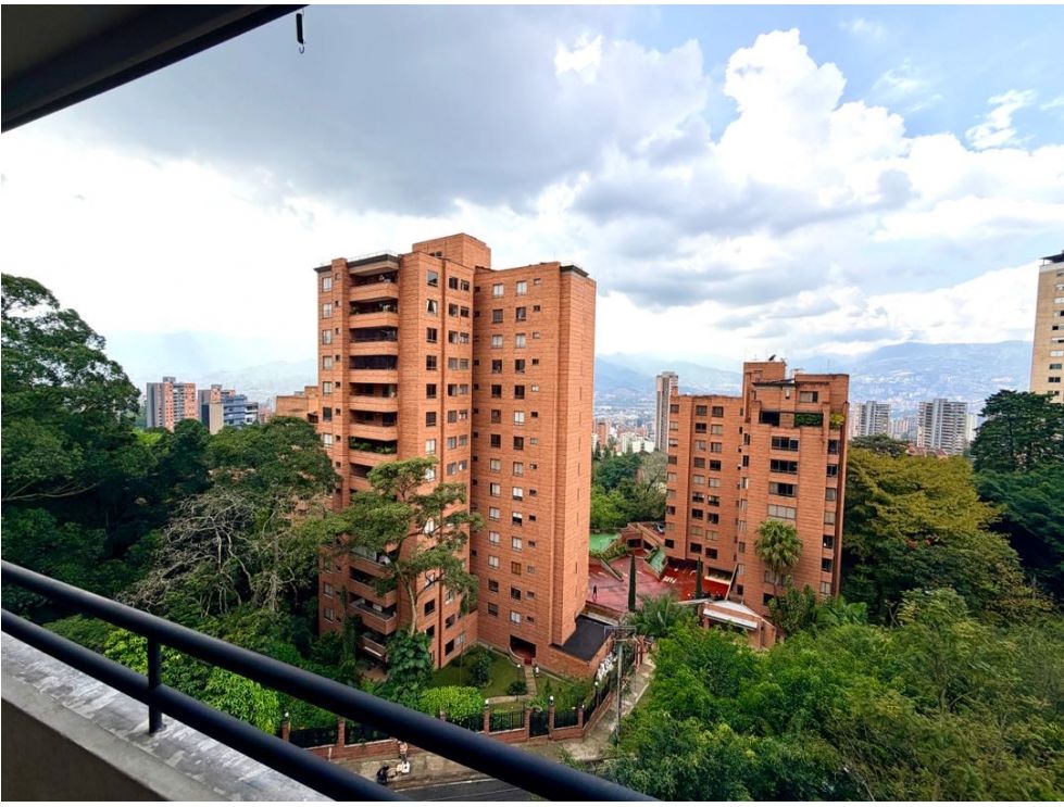 Upgraded Classic Residence With Low Cost Per M2 in El Tesoro