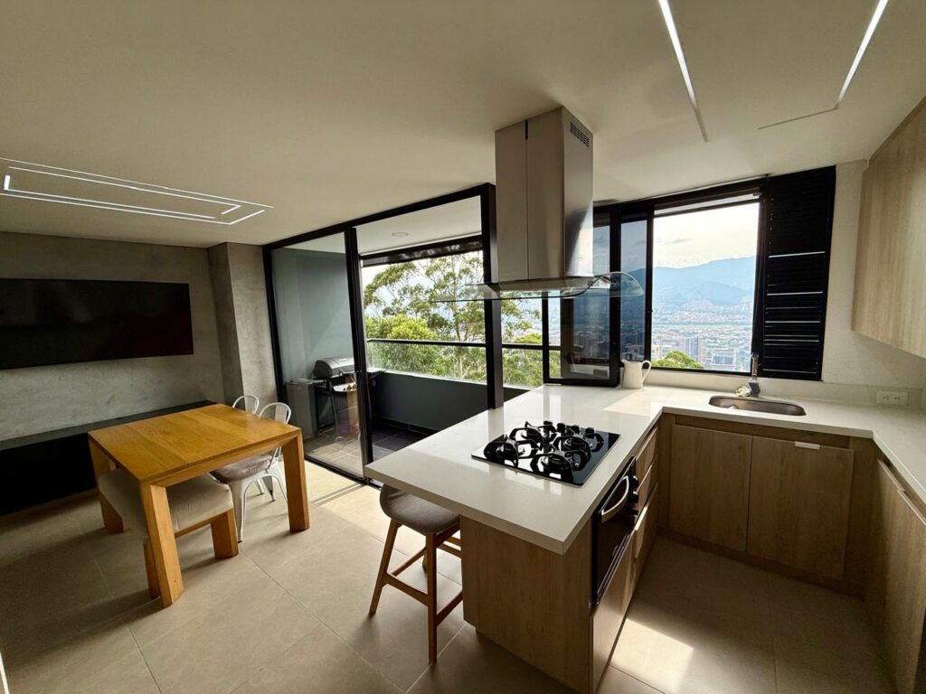 Fairly New 3BR Apartment With Stunning Views – El Poblado